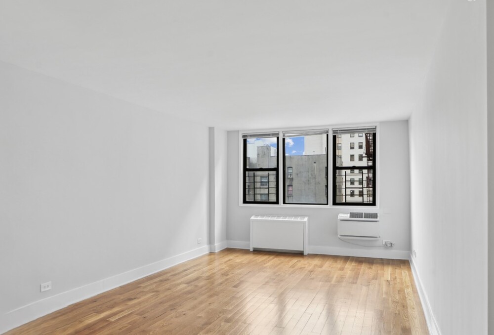 1700 Grand Concourse, Grand Concourse