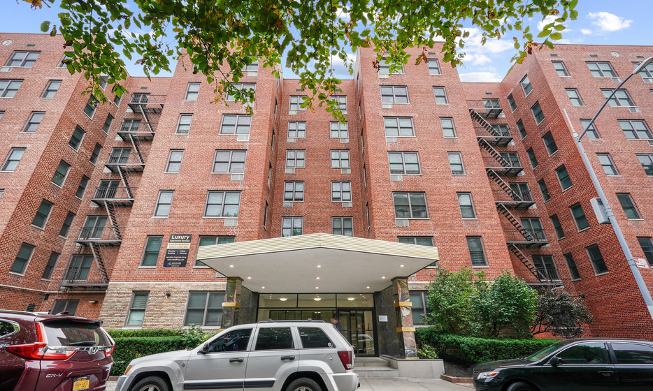 Pelham Parkway Towers