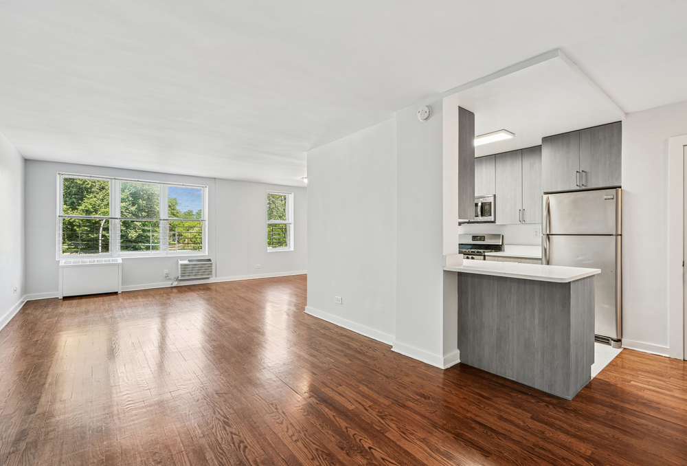 1130 Pelham Parkway South , Pelham Parkway